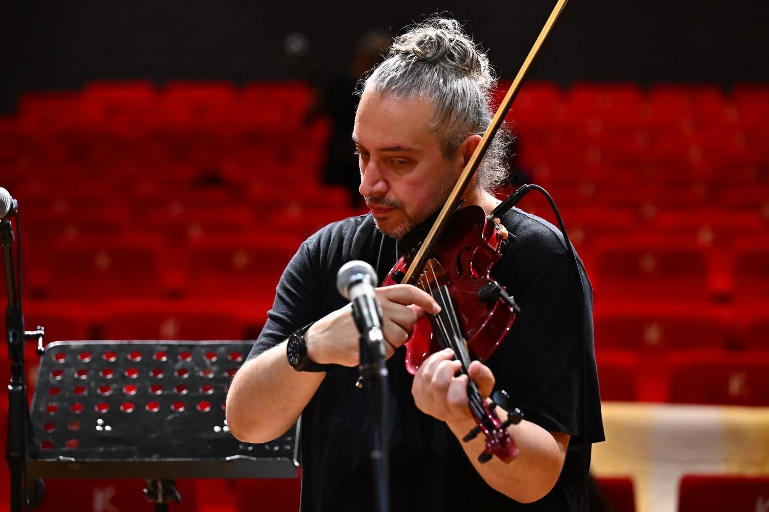 Ömer Öcal keman performansı